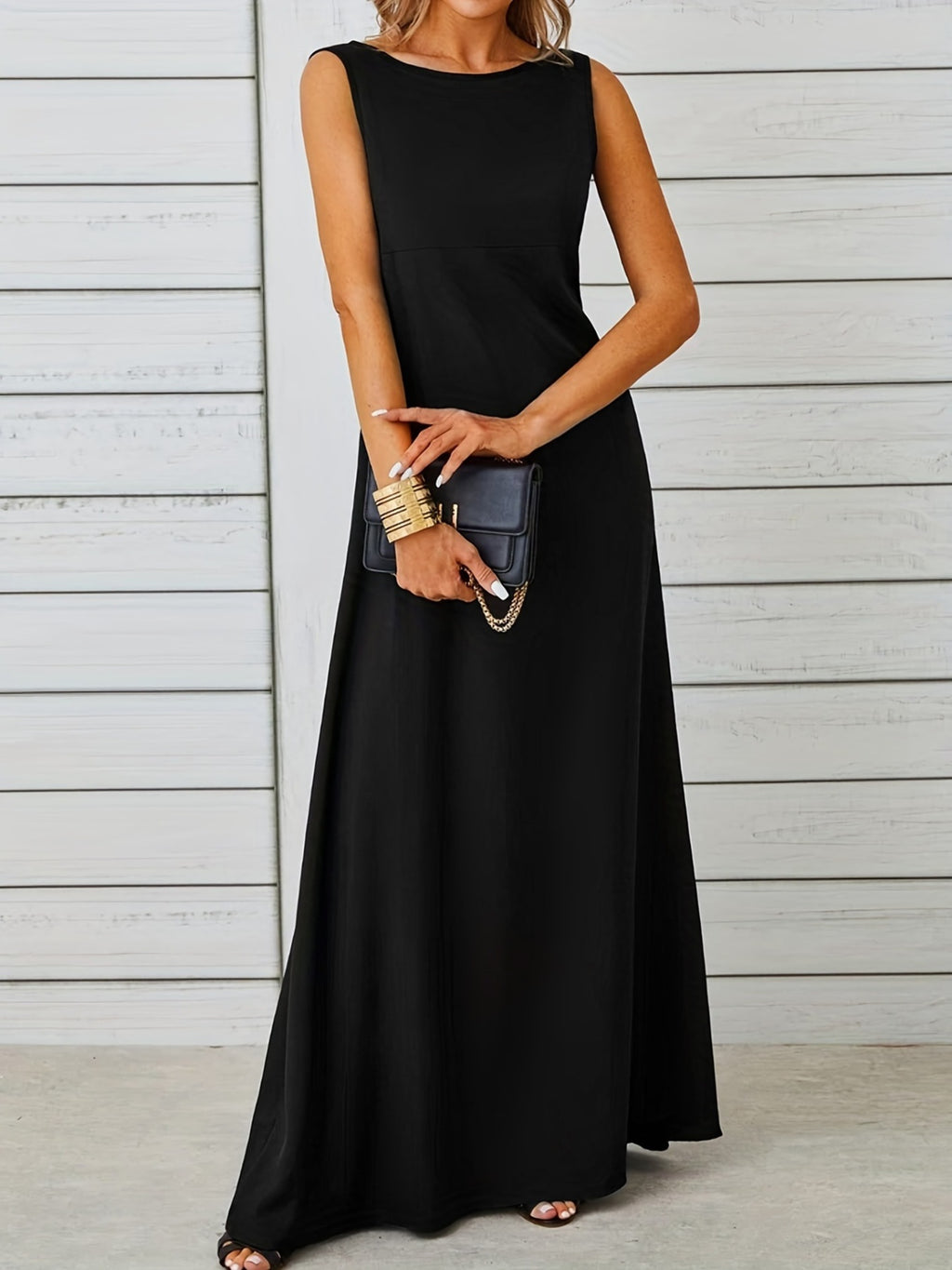 Sleeveless Flowy Maxi Dress detail view 04 - Vellaya Lane