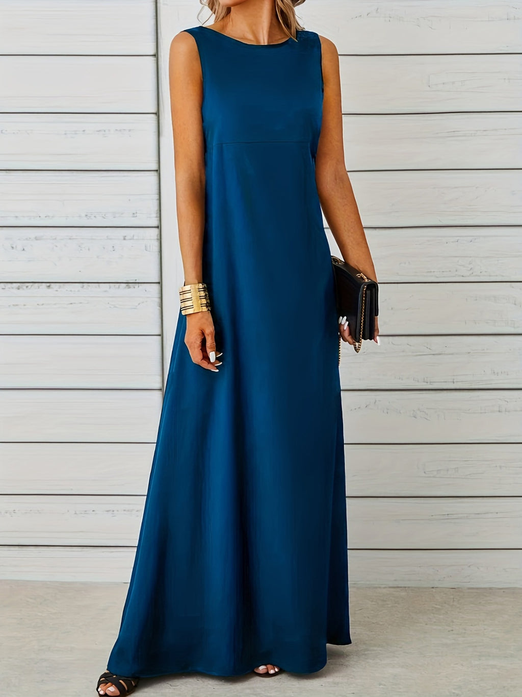 Sleeveless Flowy Maxi Dress detail view 06 - Vellaya Lane